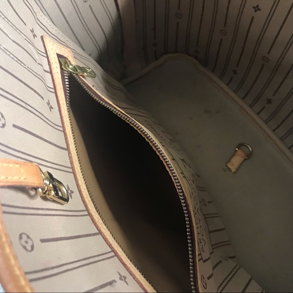 Louis Vuitton Neverfull MM Logo Tote - Picture 7 of 8